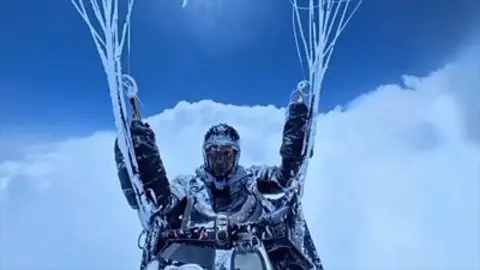 b5cd7620 3c8a 11f0 b6e6 4ddb91039da1.jpg - Chinese paraglider survives accidental 8,000m-high flight